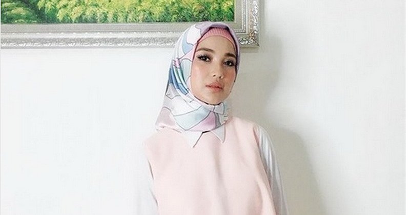 Chacha Frederica Putuskan Berhijab